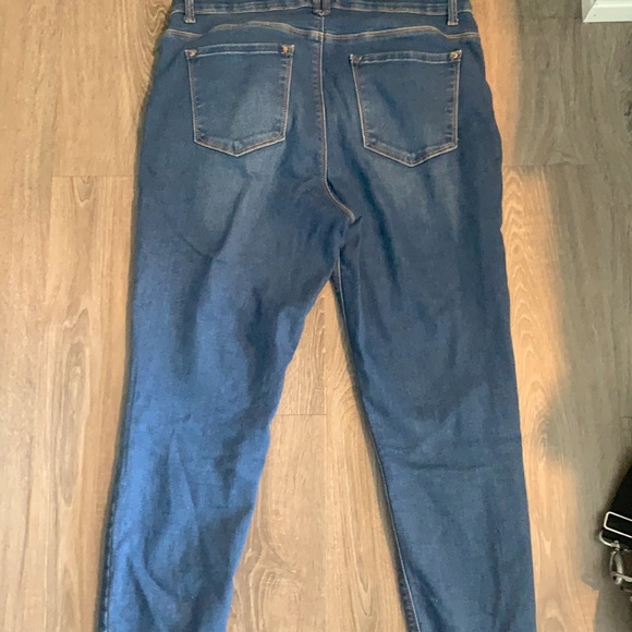 Jeans - Picture 4 of 4